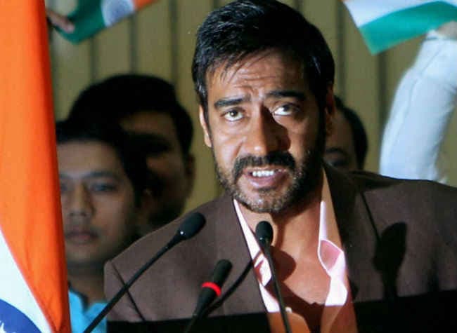 अजय देवगन की ''शिवाय'' विवादों में, मनमोहन ने जताई आपत्ति