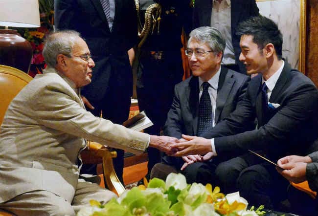 भारत और चीन को राजनीतिक सूझबूझ से सुलझाने चाहिए मुद्दे : प्रणब मुखर्जी