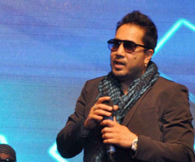 सिंगर मीका सिंह ने किया शादी का ऐलान