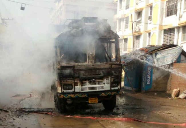 बिहार : पटना में 5वीं के छात्र को ट्रक ने कुचला, भीड़ ने वाहन फूंका