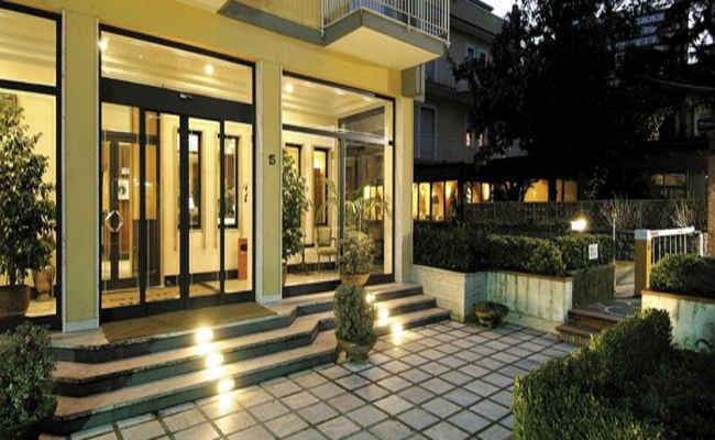 सामंती प्रथा से मुक्त हैं अमेरिकी होटल