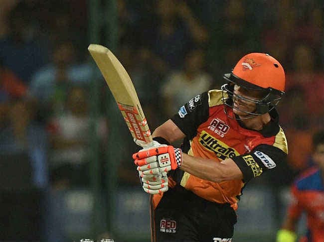 IPL : सनराइजर्स ने लगायी जीत की हैट्रिक, कल फाइनल में RCB से भिड़ंत