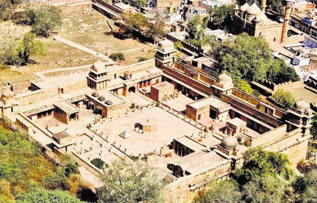 जब एक बादशाह को हुआ दूध बेचनेवाली से प्रेम