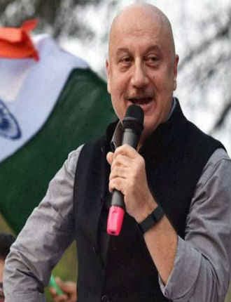 AIB कॉमेडियन ने किया सचिन और लता का अपमान, अनुपम खेर -रितेश देशमुख ने लगायी फटकार