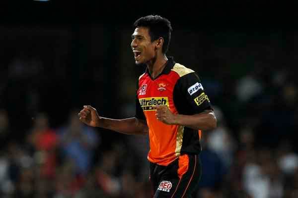 IPL-9 : बैंगलोर और हैदराबाद दोनों ओर से हुई रनों की वर्षा लेकिन ताज सजा SRH के सिर