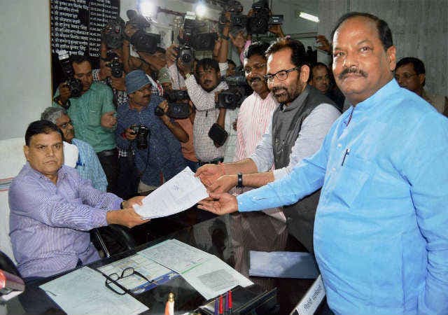 नकवी ने झारखंड से रास के लिए नामांकन पत्र दाखिल किया