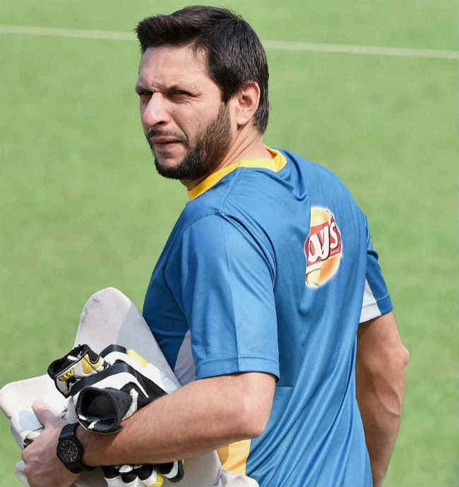 बोले अफरीदी, शहजाद-अकमल से कोहली-डिविलियर्स जैसी उम्मीद नहीं