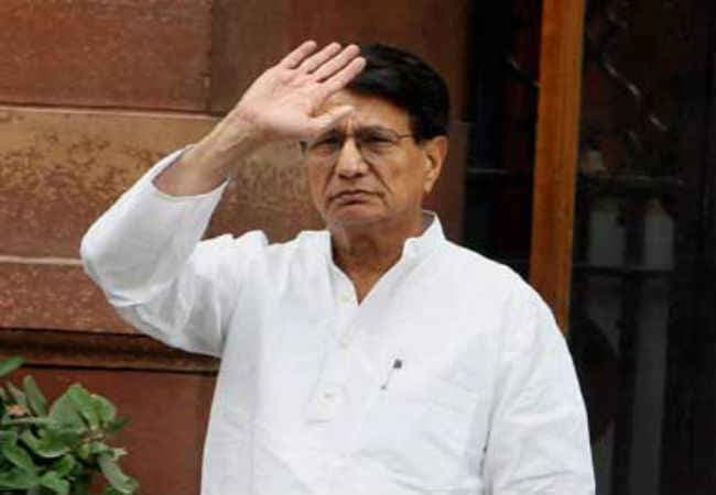 रालोद प्रमुख अजित सिंह काे लेकर सपा परिवार में गतिरोध