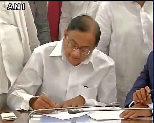 चिदंबरम ने महाराष्ट्र, प्रभु ने आंध्र से राज्यसभा के लिए नामांकन दाखिल किया