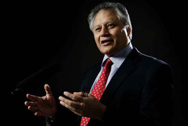 धनबाद से जुड़ा रहा है शिव खेड़ा का परिवार, सड़क से चोटी पर पहुंचने की कहानी