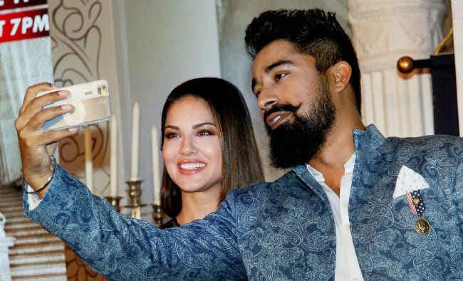 ''रोमांस'' में भरोसा रखते हैं रणविजय सिंह और सनी लियोनी, देखें वीडियो