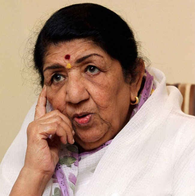 लता को ''तथाकथित पार्श्‍वगायिका'' कहने के बाद अब ''न्‍यूयार्क टाइम्‍स'' ने दी सफाई