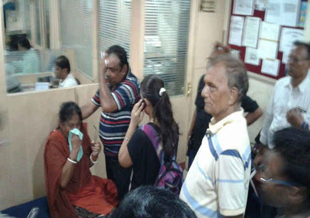 धनबाद : बैंक से पैसा निकालने गये दंपती से 50,000 की लूट