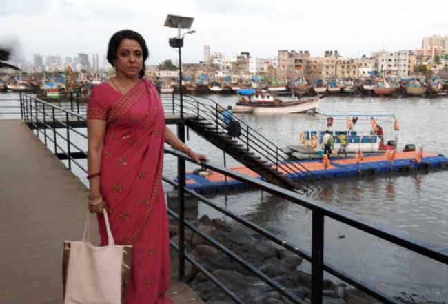 मथुरा में हिंसा के बीच MP हेमा मालिनी ने ट्वीट किये शूटिंग के फोटो, हंगामे के बाद किया डिलीट