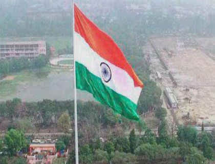 Bihar : DM पर तिरंगे के अपमान का मुकदमा दर्ज