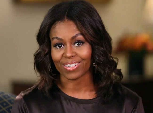 ट्रंप विरोधियों में मिशेल ओबामा भी शामिल, कहा अमेरिका नहीं बनाता है दीवारें