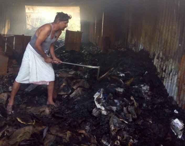 गढ़वा की 9 दुकानों में लगी आग, लगभग 20 लाख की संपत्ति जलकर खाक