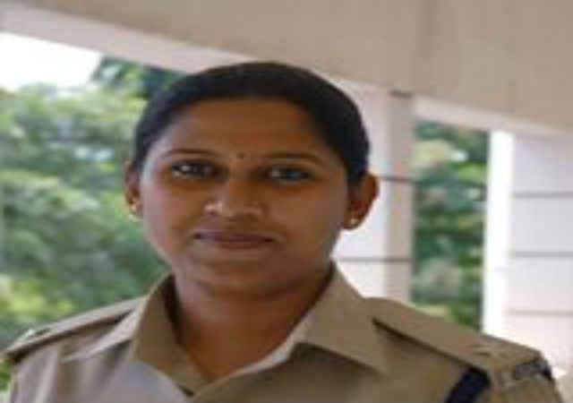 एफबी में कर्नाटक के पुलिस ऑफिसर ने लिखा- Resigned & Jobless,  मचा बवाल