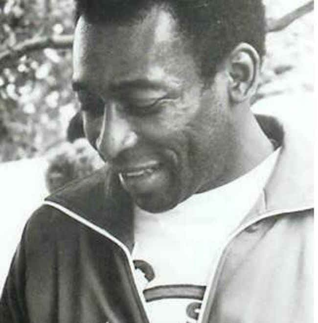 पेले की विश्व कप ट्रॉफी की प्रतिकृति 395,000 यूरो में बिकी