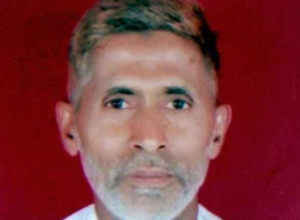 अखलाक के परिवार पर प्राथमिकी दर्ज कराने अदालत पहुंचे ग्रामीण