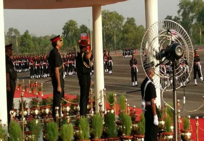 बिहार : गया में सेना के पासिंग आउट परेड का भव्य आयोजन, देखें तस्वीरें...