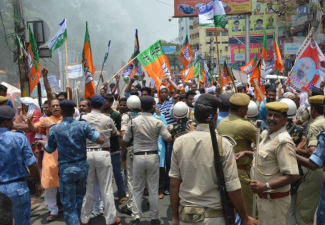 बिहार : बढ़ते अपराध के खिलाफ प्रदर्शन के दौरान एनडीए नेता हिरासत में