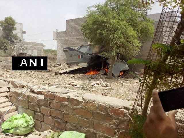 जोधपुर: मिग-27 विमान दुर्घटनाग्रस्त, समय रहते कूदे पायलट बची जान