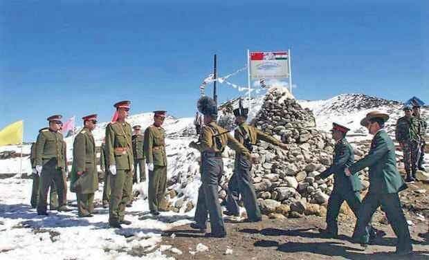 सीमा पर फिर भारतीय और चीनी सैनिकों के बीच झड़प, दो पैकेट चॉकलेट से सुलझा मामला