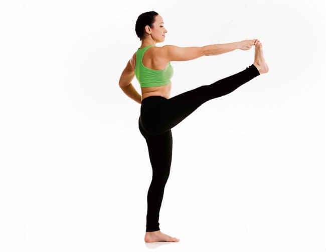 एकाग्रता बढ़ाने के लिए करें उत्थित हस्त पादांगुष्ठासन