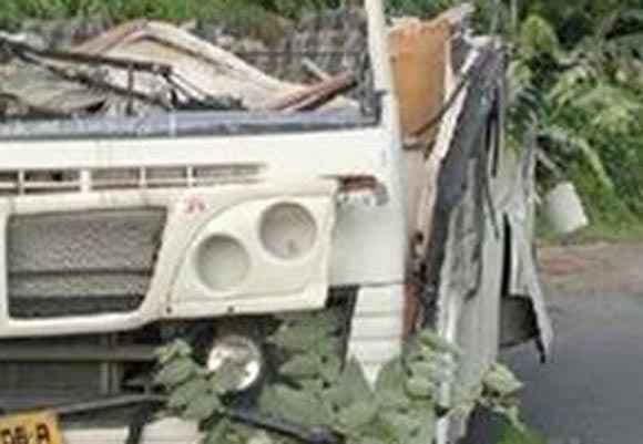 बर्दवान : ट्रक से भिड़ी तीर्थयात्रियों की बस, तीन मरे, 50 से ज्यादा घायल