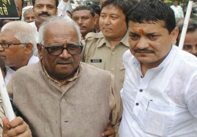 जदयू ने टॉपर घोटाले में आरोपी उषा सिन्हा को बाहर का रास्ता दिखाया