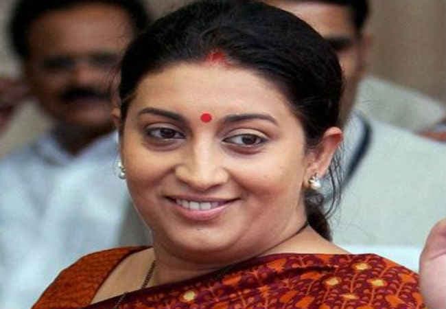 ”डियर” विवाद पर स्मृति का जवाब, खुद को बताया ”आंटी नेशनल”