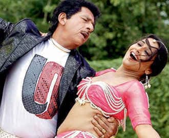 नांदना पहाड़ में चल रही है शूटिंग, नसीरूद्दीन शाह के साथ पहुंची ऊ लाला.. गर्ल विद्या बालन