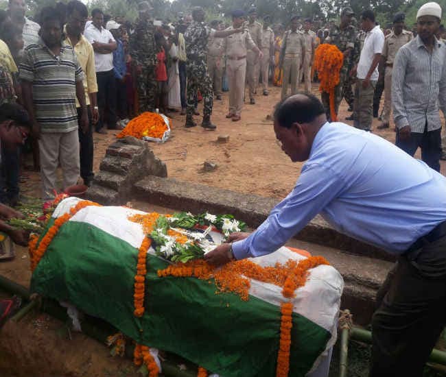 झारखंड : थानेदार उमेश कच्छप मौत मामले में कई बड़े अधिकारियों पर गिरी गाज, मुआवजे का एलान