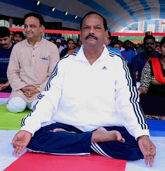 झारखंड के विद्यालयों में पाठ्यक्रम में योगशिक्षा शामिल होगी : CM रघुवर दास