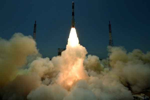 भारत ने रचा इतिहास : इसरो ने एक साथ 20 सैटेलाइट का किया प्रक्षेपण, सैटेलाइट अपनी कक्षा में पहुंचे