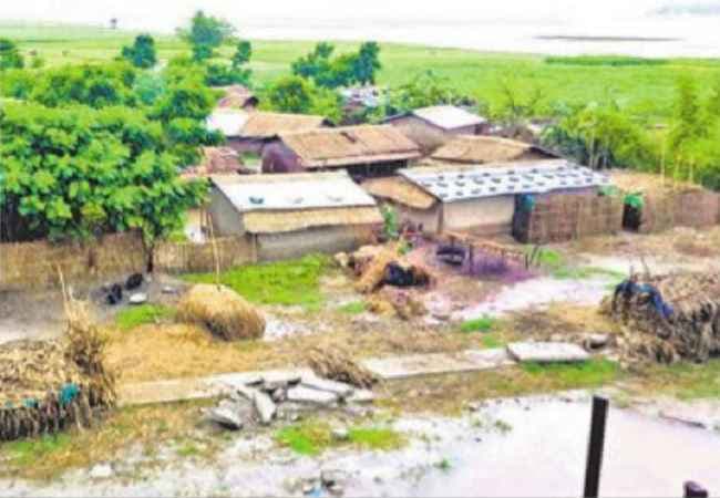 नेपाल की तराई में बारिश से नदियों का जल स्तर बढ़ा, किशनगंज के कई गांवों में घुसा पानी