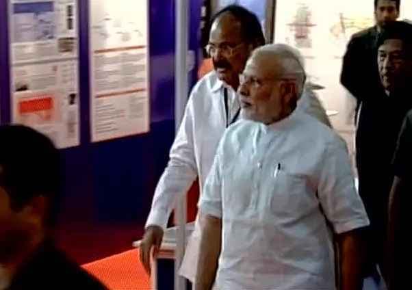 स्मार्ट सिटी परियोजनाओं के कार्यक्रम में पहुंचे प्रधानमंत्री, थोड़ी देर में  करेंगे शुरूआत