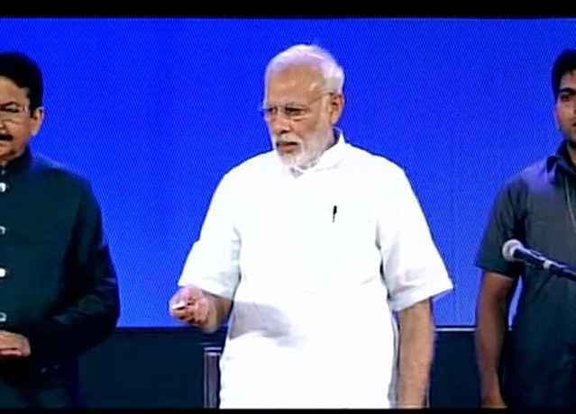 प्रधानमंत्री मोदी ने स्मार्ट सिटी परियोजना की शुरुआत की, कहा - गरीबी को पचाने की ताकत शहर में