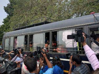 हिरासत में लिए जाने के बाद सिसोदिया का ट्वीट: मोदी जी! हम सब तिहाड़ जाने को तैयार