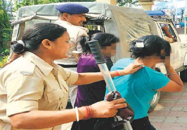 बिहार : व्हाट्सएप पर सेक्स रैकेट का खुलासा, छह धराये