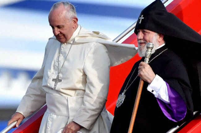 ईसाइयों को समलैंगिक लोगों से मांगनी चाहिए माफी : पोप फ्रांसिस