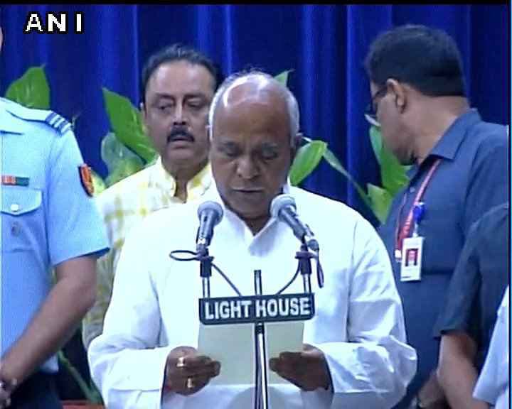 यूपी के अखिलेश कैबिनेट में बलराम सहित शामिल हुए पांच मंत्री, नहीं पहुंचे चाचा शिवपाल व आजम खान