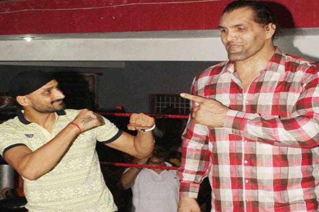 क्रिकेट छोड़ रिंग में उतरे हरभजन सिंह, खली के स्‍टूडेंट को मिनटों में चटाया धूल : VIDEO