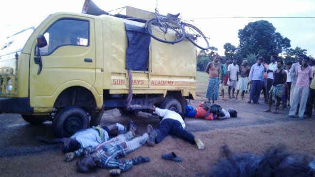 दुमका में  हाईटेंशन तार की चपेट में  आयी बाराती गाड़ी, पांच की मौत