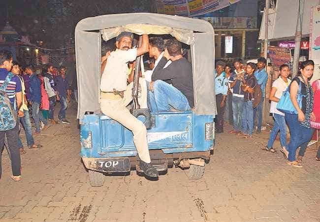 बिहार : पटना में जीवी मॉल बन गया रणक्षेत्र, बाउंसर को पीटा, शीशे फोड़े