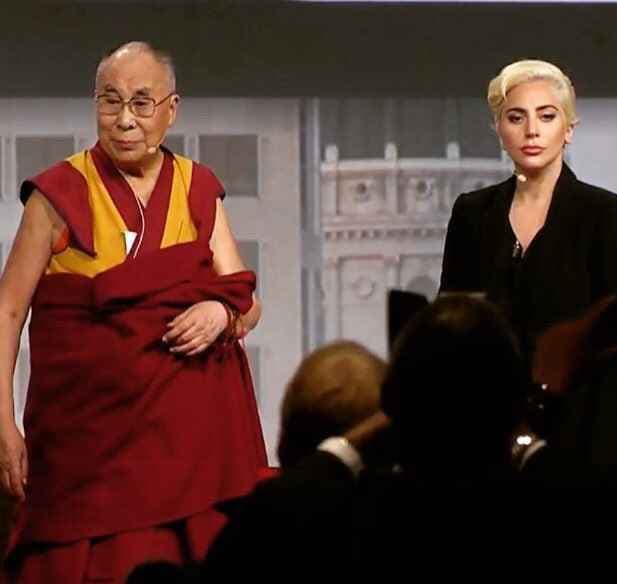 चीन के नेटउपभोक्ताओं ने गागा द्वारा प्रचारित उत्पाद का बहिष्कार करने की धमकी दी