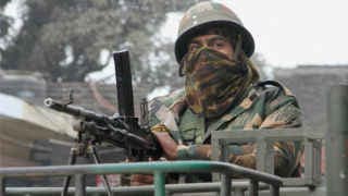पठानकोट एयरबेस पर हाई अलर्ट, पैराग्लाइडर से हमला करने के फिराक में आतंकी