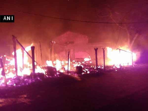 बिहार : हाजीपुर के ब्लॉक परिसर में लगी भयंकर आग, देर से पहुंची पुलिस पर पथराव