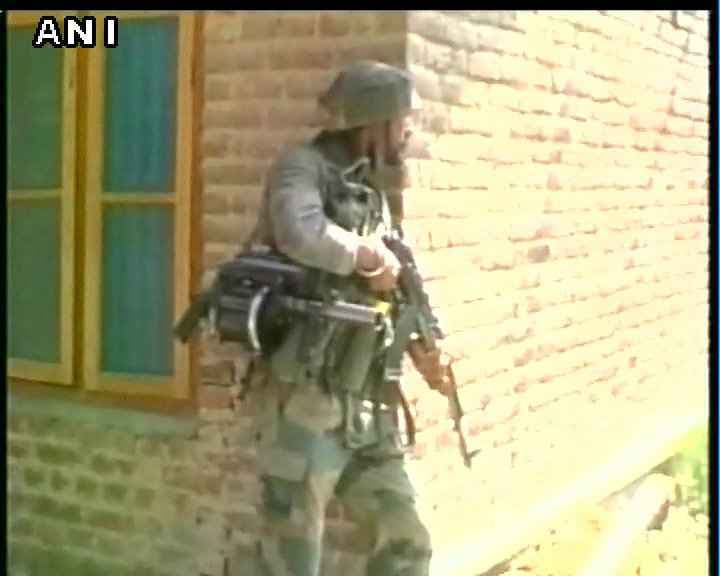 जम्मू कश्मीर : पुलवामा में सुरक्षा बलों ने 2 आतंकियों को मार गिराया